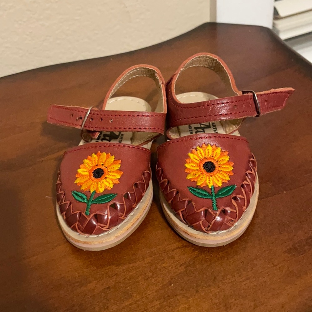 Infant girls sunflower huaraches